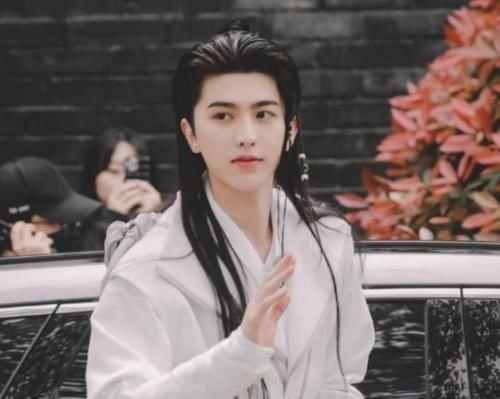 《奔跑吧9》定档4.23，沙溢藏的秘密被坤坤挖出，种菜得菜太秀了