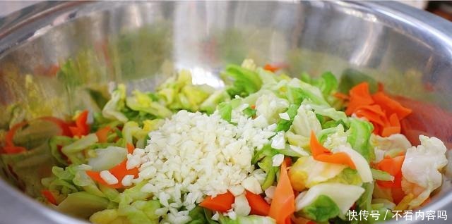 我家就爱这菜吃包菜,一次腌2瓶,吃饭来点特下饭,简单好吃