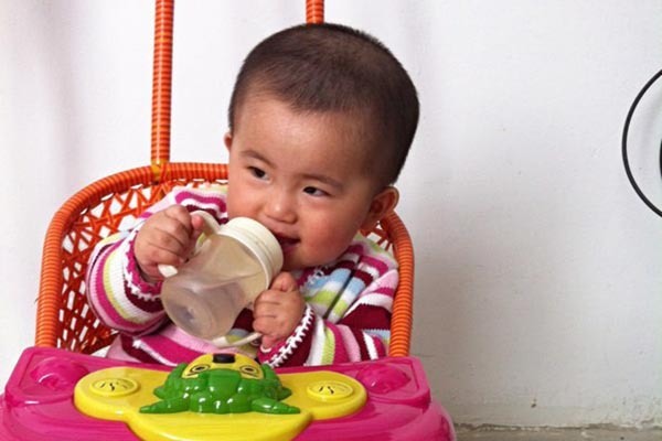 蜂蜜|孩子不到2岁,3种辅食还不能喂,吃多了容易脾虚积食,影响长个