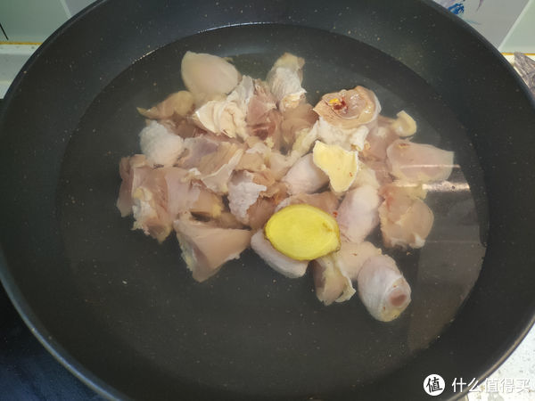 土豆和这肉是绝配，入冬后要常吃，滋补不上火，好吃到汤汁都不剩