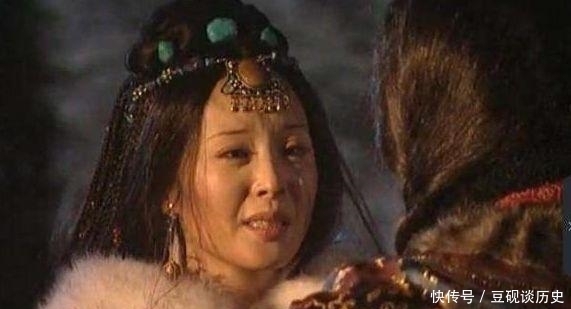 身份|历史上敢穿龙袍下葬的女人,并非武则天和慈禧,其身份和康熙有关!