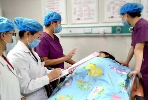 妈妈|25岁妈妈怀孕7个月引产,看到胎儿的那一刻,她彻底沉默了