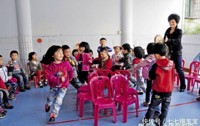 洛洛|儿子突然“热衷”上幼儿园,家长群中妈妈发现真相,网友笑翻了!