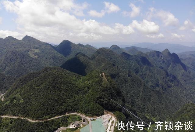 巴山大峡谷|航拍夏日的巴山大峡谷，青山连绵起伏耸立云中