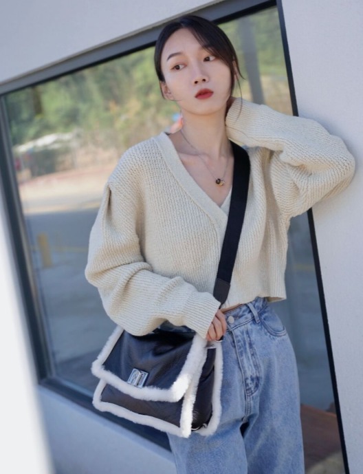 牛仔裤|人手一件的针织衫这样穿,保暖还高级,气质女神专属