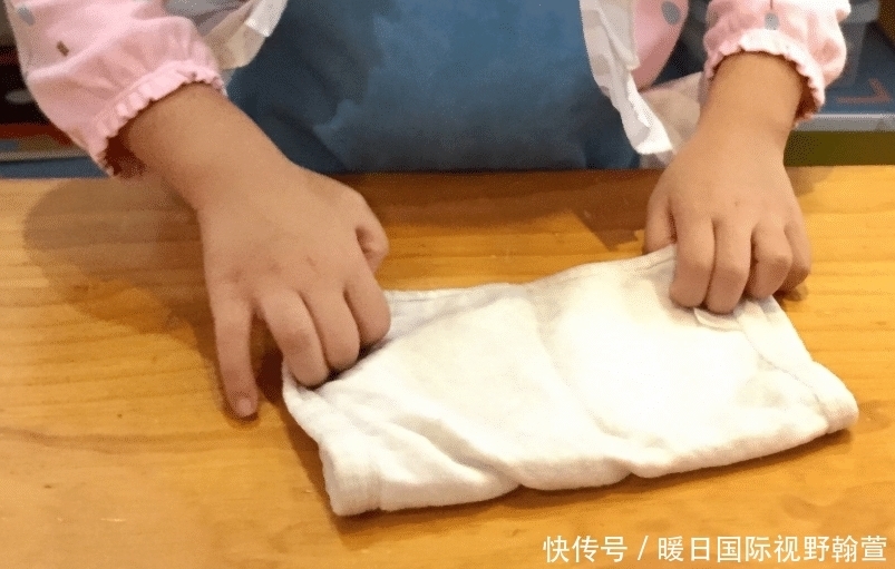 家里的卫生难清理,有没有高效清洁剂呢?自己做一瓶吧