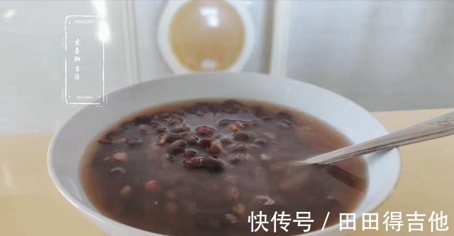 红豆|入冬了，女人每天早上喝一碗它，简单营养又香甜，热乎乎的真舒服！