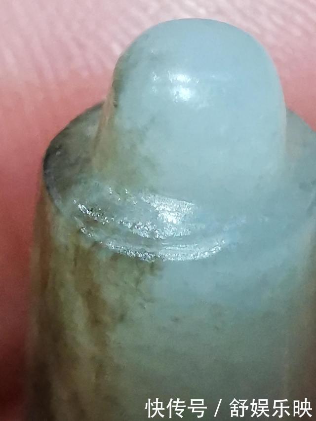 白玉黑沁双孔棱形坠子一般老化特征和老光特征,跟仿品比较