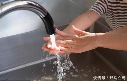 安全意识|4岁宝宝掉入170度油锅,奶奶3步救下孩子,医生:急救措施很专业