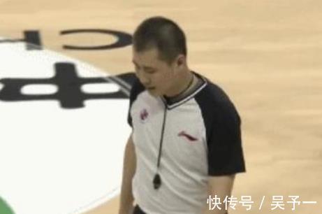 胡金秋|球员和记者对喷,裁判摇头无奈改判,CBA本赛季最奇葩的一场比赛
