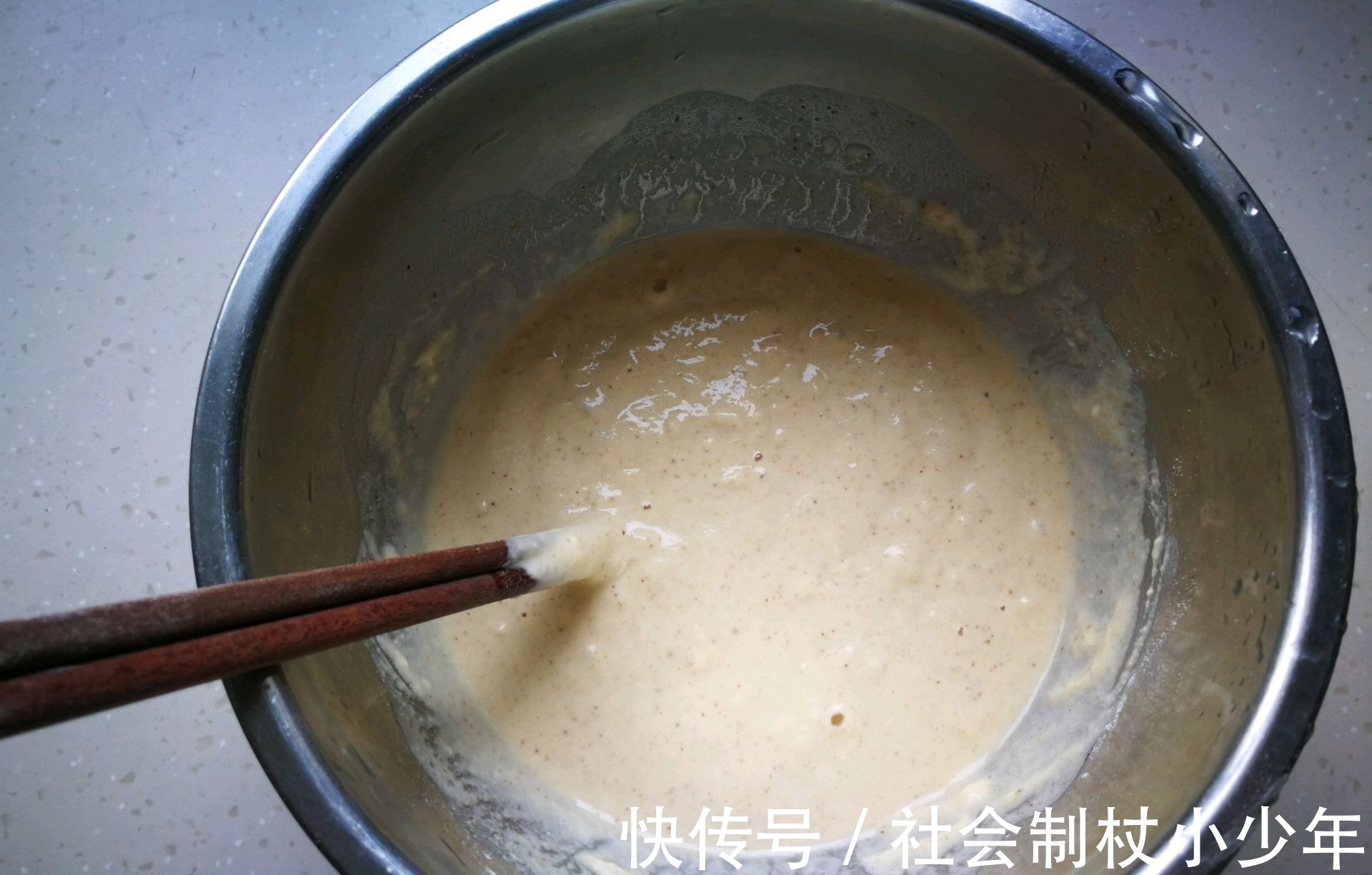 黑芝麻|早餐在家做鸡蛋煎饼，又薄又软，想吃什么加什么，方便快捷