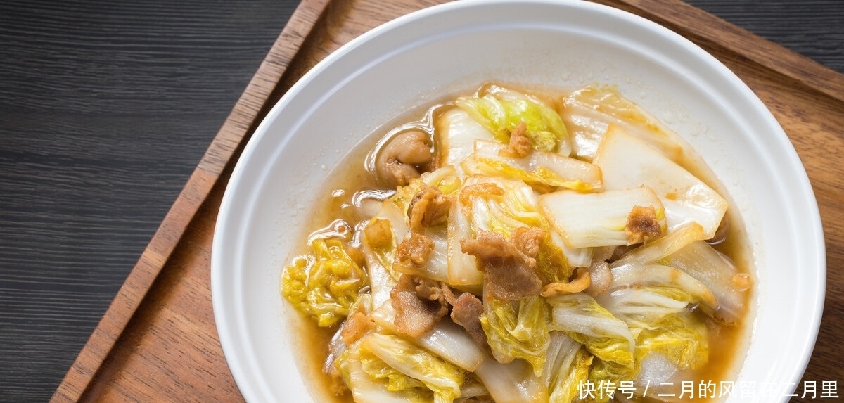 炒白菜时,不要直接下锅炒,多加1步,白菜又脆又嫩还不出水!