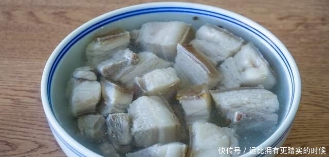 正月十五元宵节,家宴菜单已备好,5荤4素1汤上一桌,十全十美