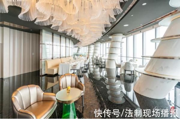 希尔顿|超越迪拜哈利法塔，J酒店556米餐厅刷新世界纪录，连虾蟹“高反”都考虑了