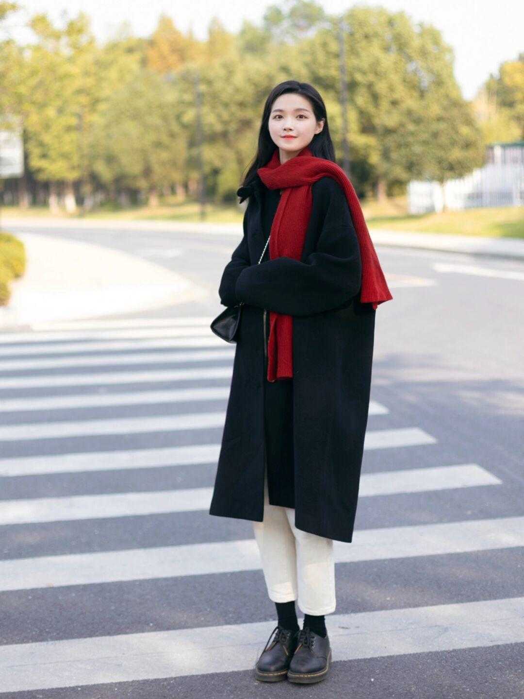 针织长裙|这个冬季的大衣这样搭,日常清新才是最佳