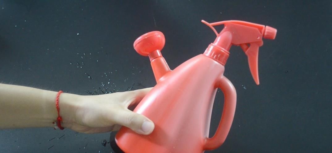 烟头加洗衣粉用水泡一下, 没想到还有这个作用, 看完你会感谢我的