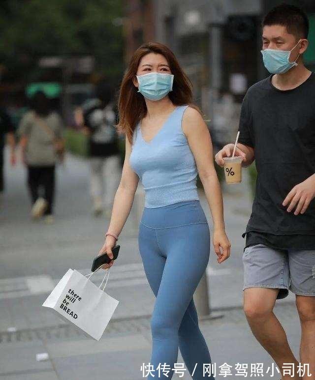 颜色 精致漂亮的打底裤装扮彰显女神风范,分外展示时髦气质,靓丽高挑!