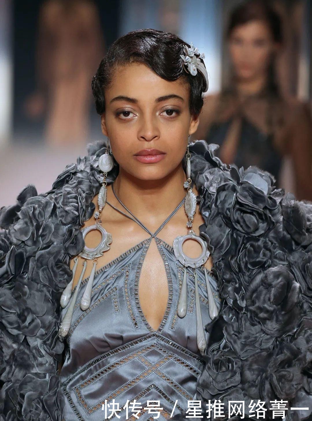 jones|黛米·摩尔走秀的FENDI2021高定秀,她们为艺术站台