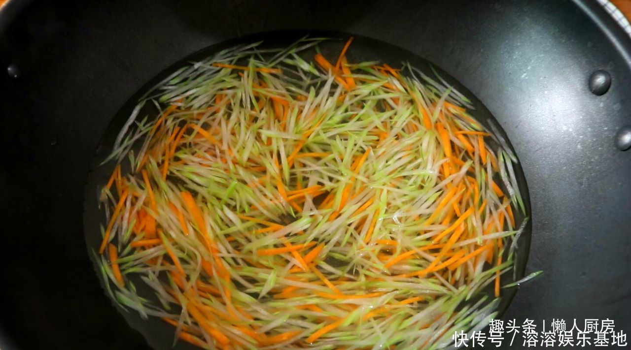 凉拌|夏天最爱吃的凉拌菜,2根芹菜,一点大蛏王,教你做一盘凉拌蛏子