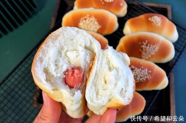 韧性|牛角夹心小面包就这样做,松软香甜,放两天也不硬,孩子超级爱吃