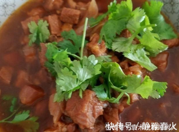 入味|炖牛肉,婆婆往锅里扔了几片这东西,牛肉软烂入味,省了一半时间
