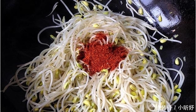 上桌|炒豆芽换个做法,鲜香美味,非常下饭,很快就能上桌