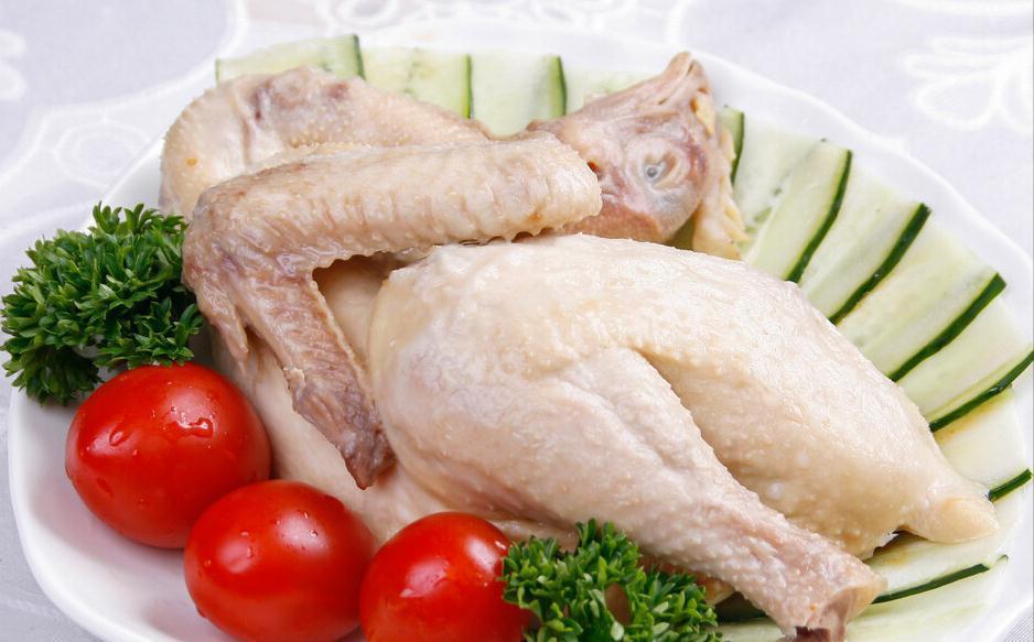 白切鸡怎么做好吃？学习一下广东大厨的做法，皮脆肉嫩色泽金黄