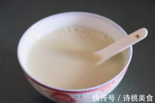 香浓|打豆浆时，泡好的黄豆直接打是外行，多加1步，豆浆香浓细腻