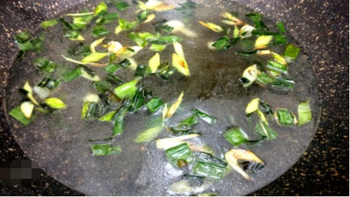 大家一定不要错过这碗面,做法超简单,味道超鲜美,连汤都要喝光