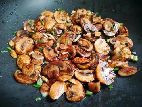 这菜是唯一含维生素D的蔬菜,虽然贵但营养极高,老人小孩都爱吃