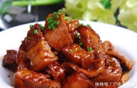 做红烧肉,别加水炖煮了,用上1个技巧,红烧肉香嫩多汁,还不腻