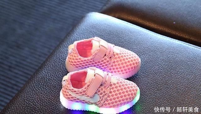 洞洞鞋|别给孩子穿这4种鞋子,会伤害孩子的健康,特别是第一种,别大意