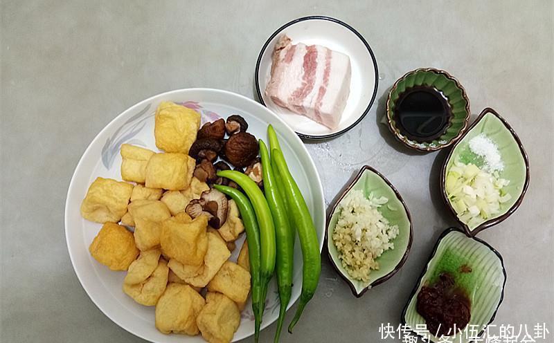 油豆腐的做法比肉还好吃，两碗米饭都不够！保你吃过就会爱上