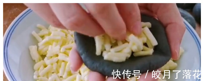 大人|1碗芝麻2个鸡蛋,教你一种新做法,松软又拉丝,大人孩子抢着吃!