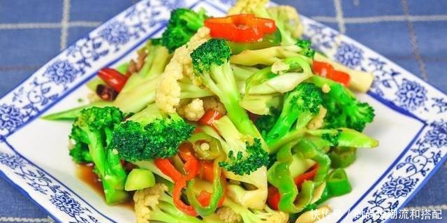  食材|炒花菜很多人都做错了，大厨教你正确做法，看饭店里面是怎么做的