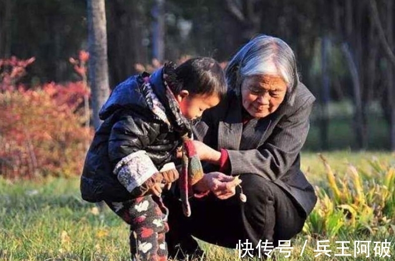 古人@民间俗语“院中有五树,子孙一直富”,说的都是哪些树?有何道理