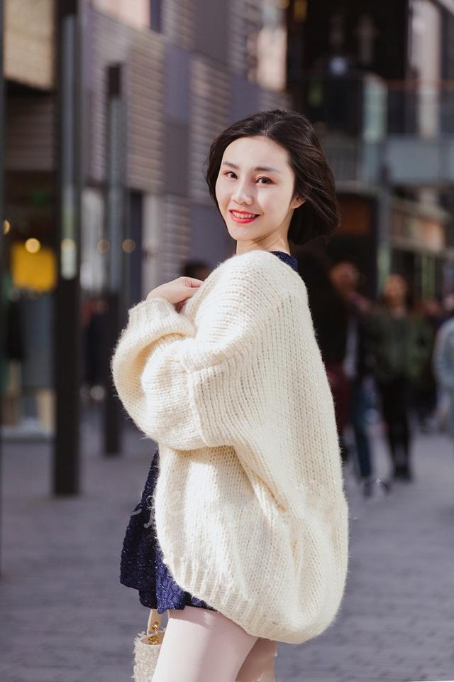 大长腿|穿黑色短裙的美女,牛仔外套也穿出了气质,魅力十足