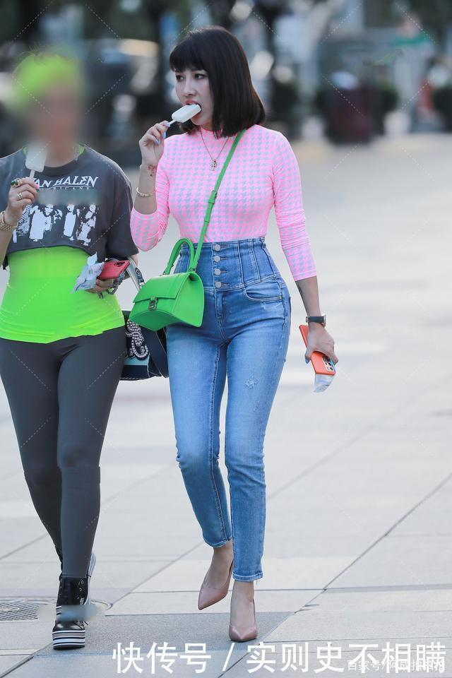 身穿粉色长T恤，艳丽上衣，搭配魔力短发冷艳高级