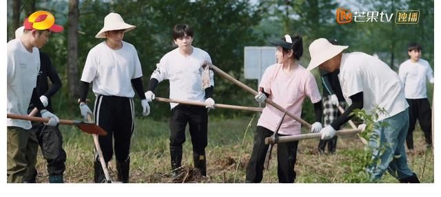 彭昱暢|張子楓與梁靖康互動(dòng)不避嫌，彭昱暢故意拱火，差點(diǎn)讓黃磊下不了臺