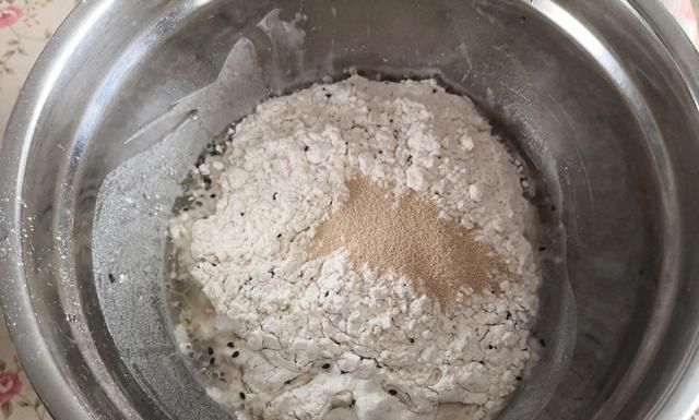 这个面包不一般,好多食材在其中,口口有惊喜,越嚼越香,吃不够