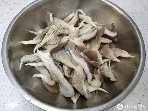 干炸蘑菇|餐馆里“很脏”的一道菜，不少人都喜欢吃，内行下馆子却很少点