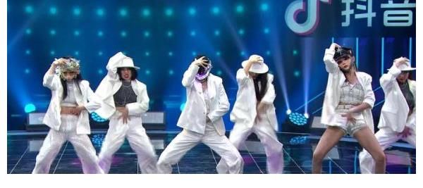 燃爆|《蒙面舞王》首场淘汰赛结果揭晓,炸裂舞台燃爆全场