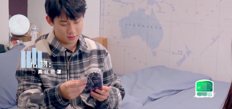 張天愛的“迷惑”行為！送男嘉賓搓澡巾，騎車掉鏈子把自己摔水坑