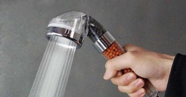淋浴喷头出水小？教3个步骤轻松解决，跟新买的一样