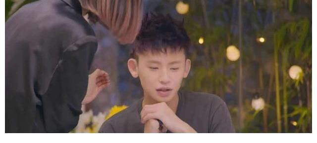 我们恋爱吧|乔欣许魏洲上演真人偶像剧，丸子头吸睛，吴宣仪小鬼是欢喜冤家