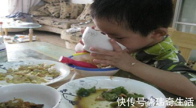 乐乐|从小被喂饭长大的孩子成了啥样你还在追着孩子喂饭吗