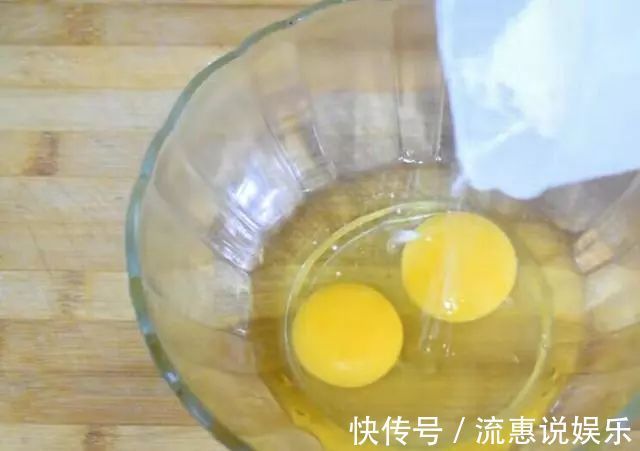 酥脆|一个茄子两个鸡蛋的完美搭配,香嫩酥脆,吃一次就能爱一辈子!