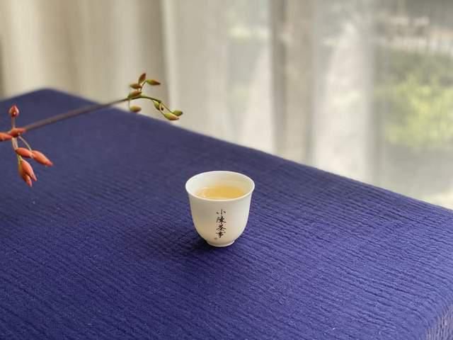  白茶的回甘，是因为“苦尽甘来”？经验丰富的老茶客一语道破玄机