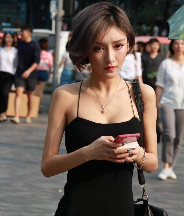 小姐姐|街拍时尚吊带装美女16位靓丽小姐姐笑容甜美身姿高挑太吸引人