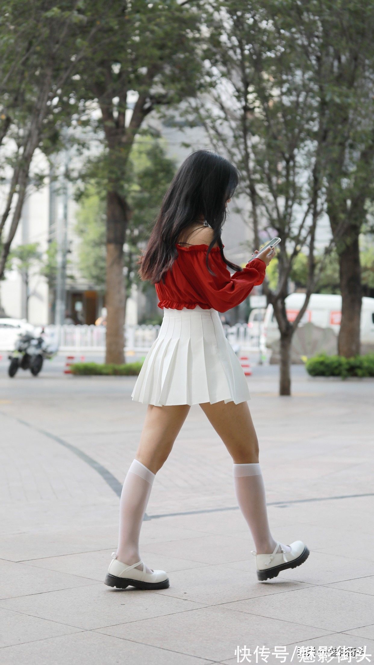 减龄 清凉单品百褶裙,这样搭配时髦减龄,轻松穿出长腿效果